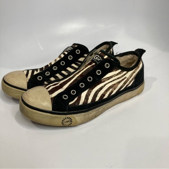 UGG Laela Sherpa lined sneakers zebra print calf hair size 7.5 - Picture 1 of 7